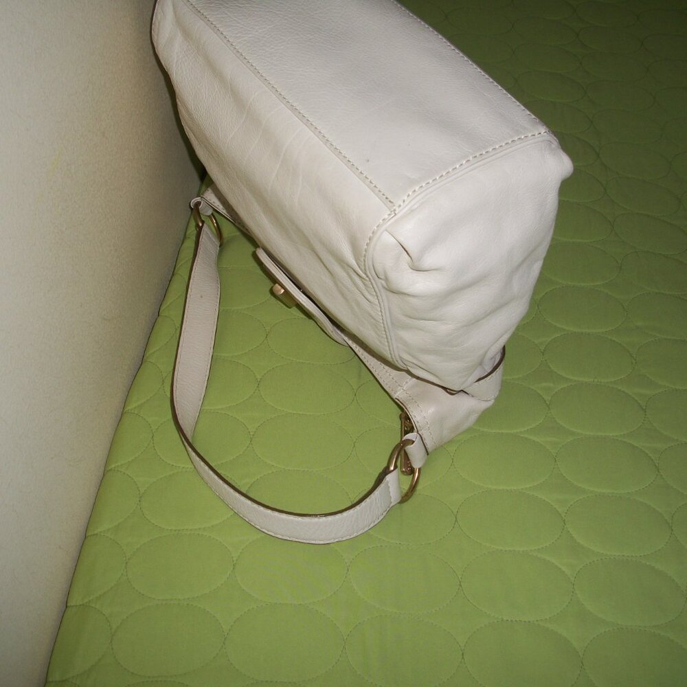 Michael Kors Vintage White Leather Shoulder Bag - Picture 9 of 16